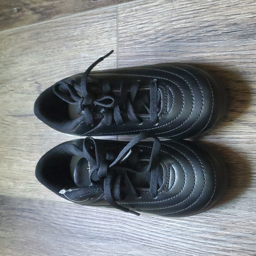 Soccer shoes